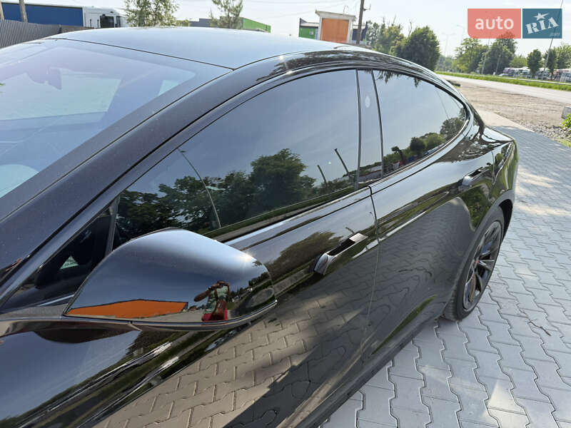 Лифтбек Tesla Model S 2019 в Виннице