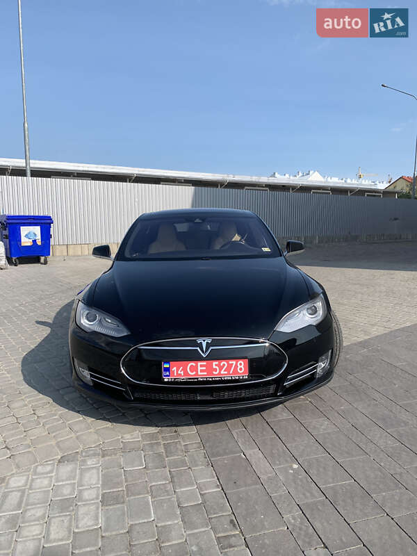 Лифтбек Tesla Model S 2015 в Львове