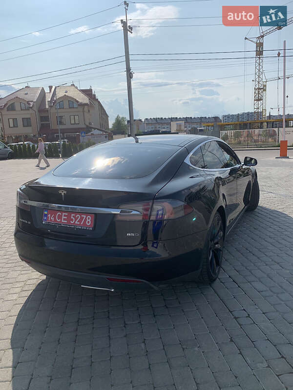Лифтбек Tesla Model S 2015 в Львове