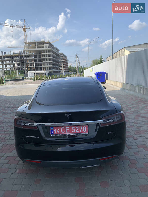 Лифтбек Tesla Model S 2015 в Львове