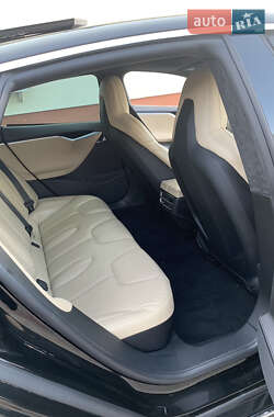 Лифтбек Tesla Model S 2015 в 