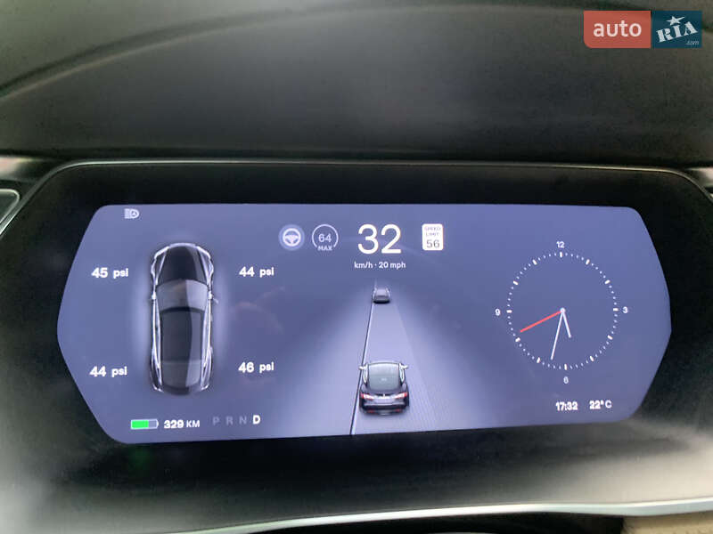 Лифтбек Tesla Model S 2015 в Львове
