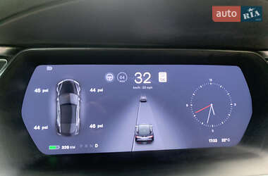 Лифтбек Tesla Model S 2015 в 