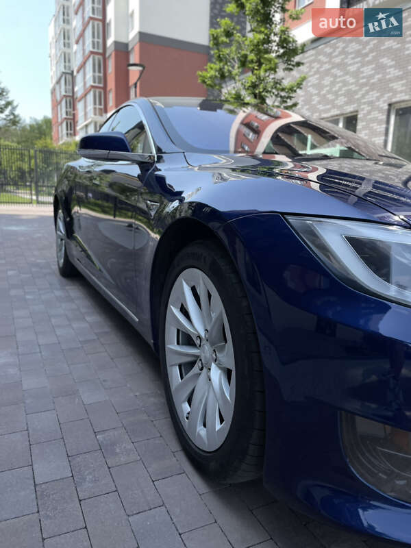 Лифтбек Tesla Model S 2017 в Ирпене