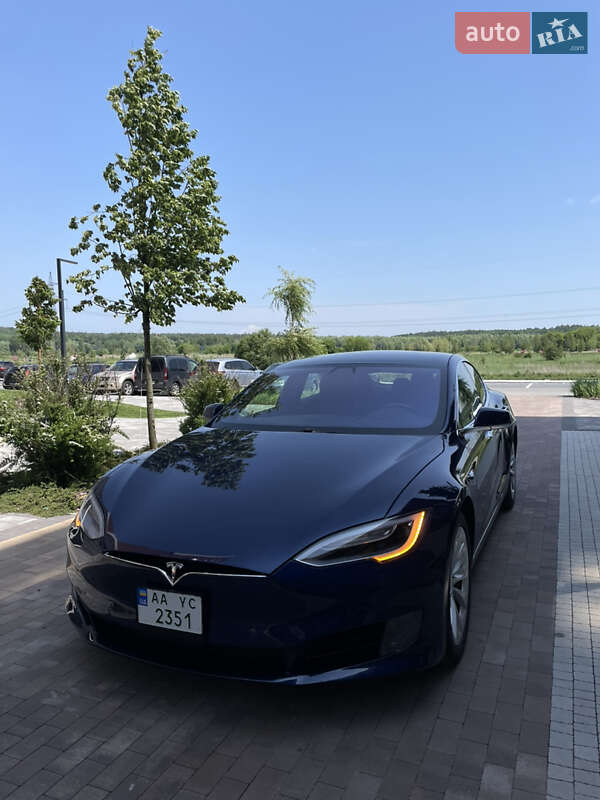 Лифтбек Tesla Model S 2017 в Ирпене