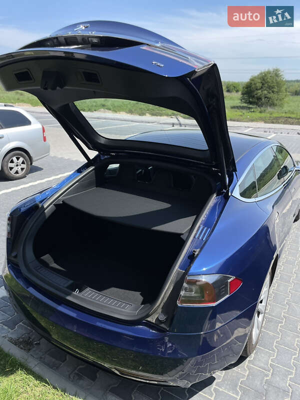 Лифтбек Tesla Model S 2017 в Ирпене
