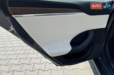 Ліфтбек Tesla Model S 2022 в 