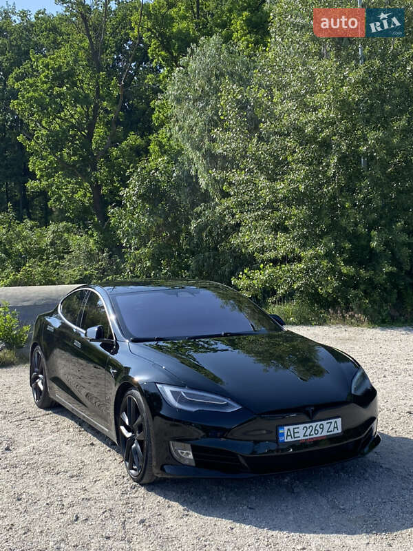 Лифтбек Tesla Model S 2019 в 