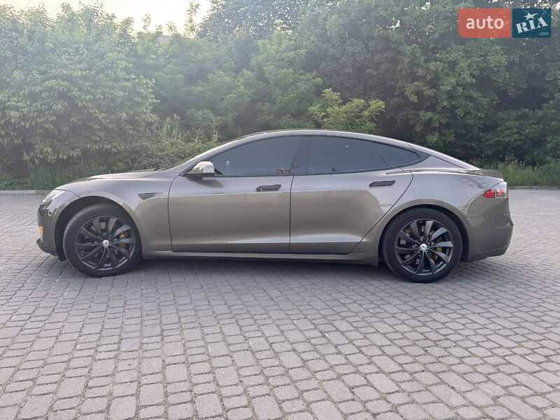 Лифтбек Tesla Model S 2015 в Львове фото 16 Лифтбек Tesla Model S 2015 в Львове