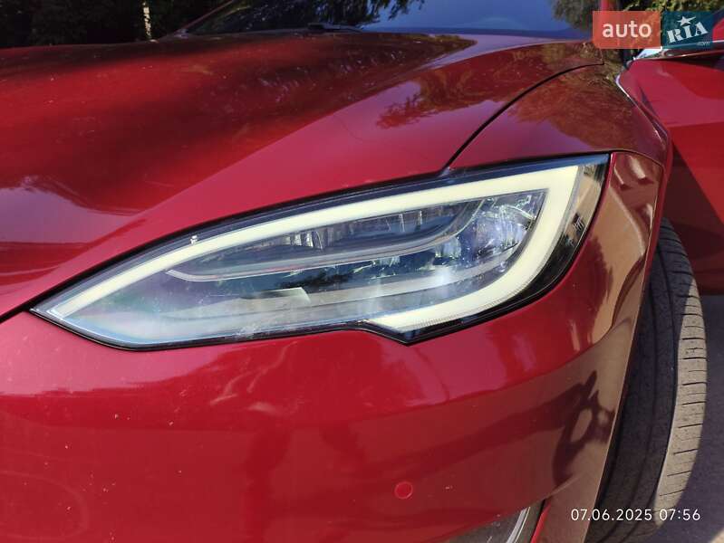 Лифтбек Tesla Model S 2017 в Запорожье