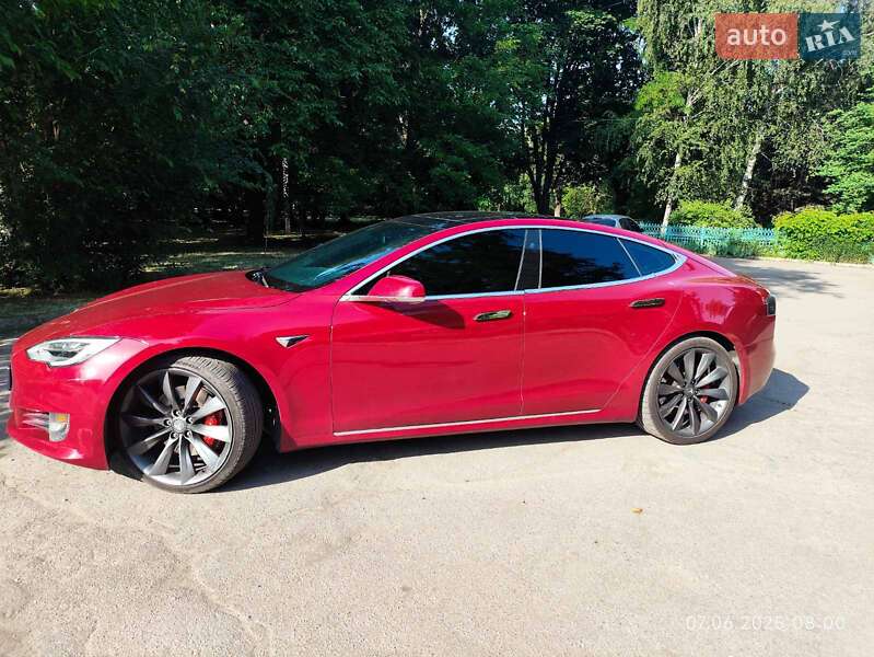 Лифтбек Tesla Model S 2017 в 