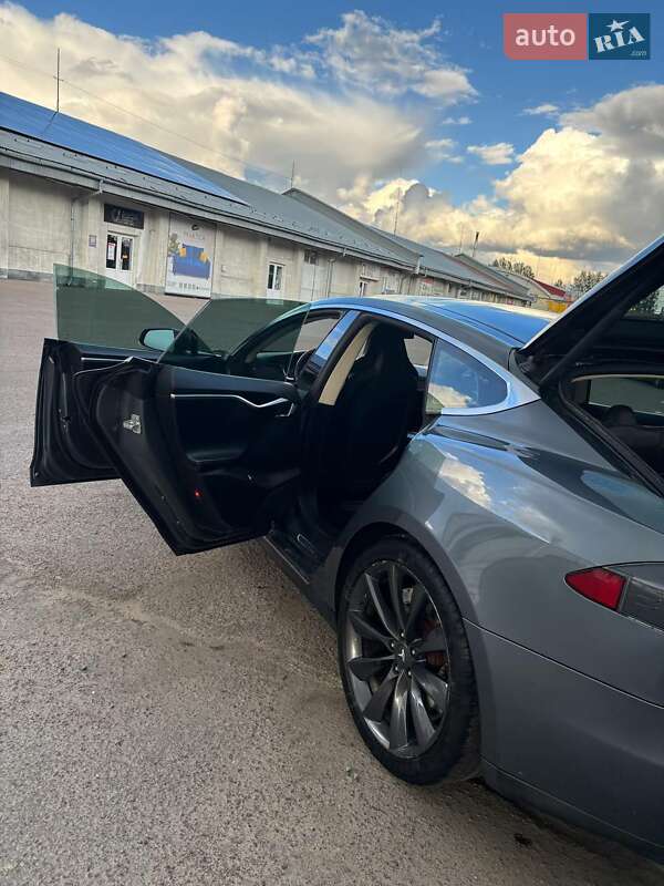 Лифтбек Tesla Model S 2013 в Львове