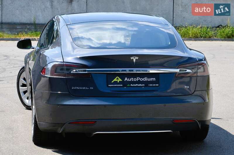 Ліфтбек Tesla Model S 2016 в Києві