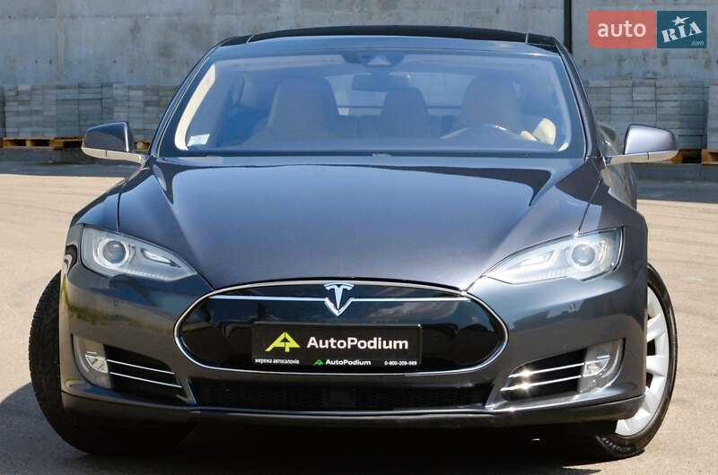 Ліфтбек Tesla Model S 2016 в Києві