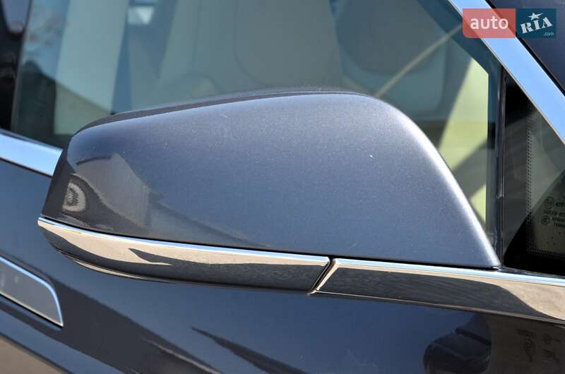 Ліфтбек Tesla Model S 2016 в Києві