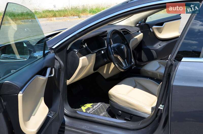 Ліфтбек Tesla Model S 2016 в Києві