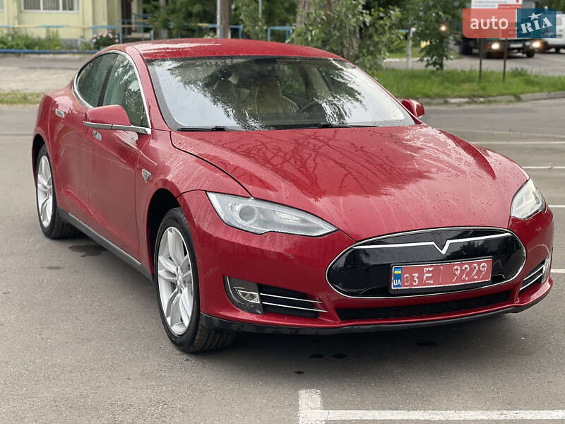 Ліфтбек Tesla Model S 2013 в 