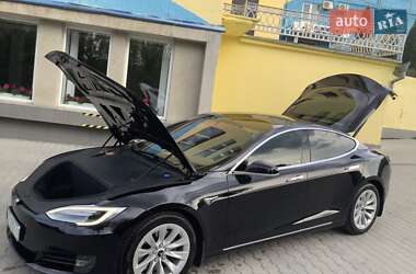 Лифтбек Tesla Model S 2017 в Виннице