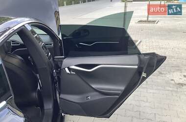 Лифтбек Tesla Model S 2017 в Виннице