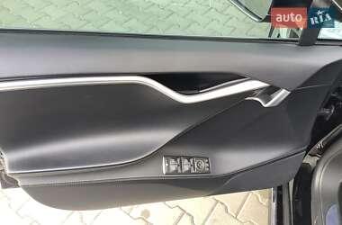 Лифтбек Tesla Model S 2017 в Виннице