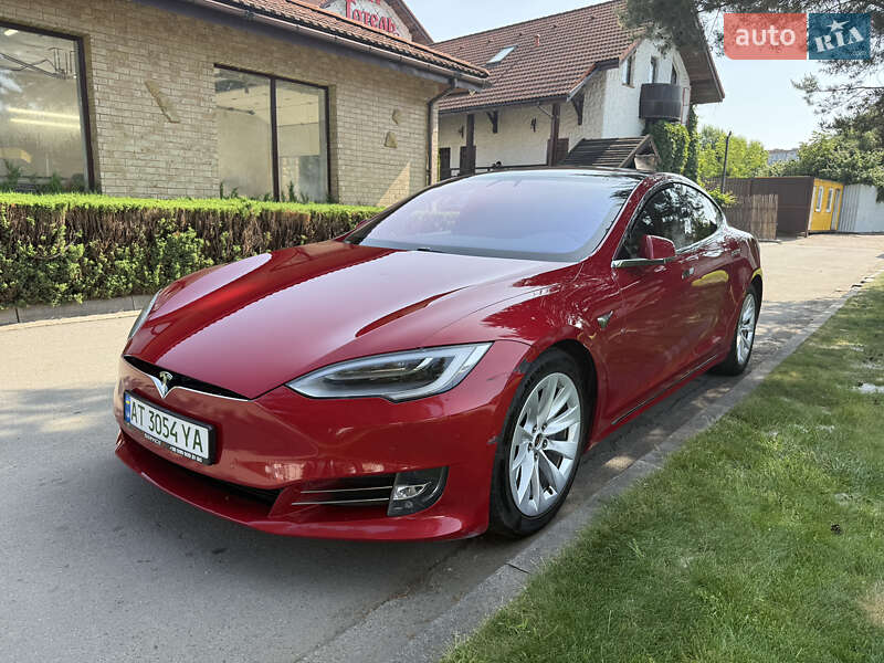 Ліфтбек Tesla Model S 2018 в 