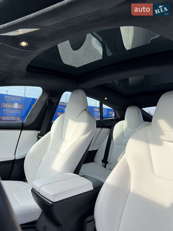 Лифтбек Tesla Model S 2018 в Виннице