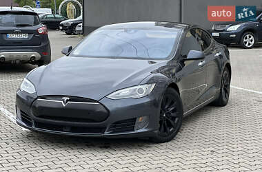 Лифтбек Tesla Model S 2015 в 