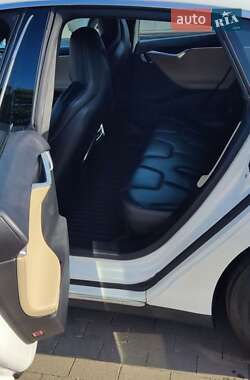 Ліфтбек Tesla Model S 2014 в 