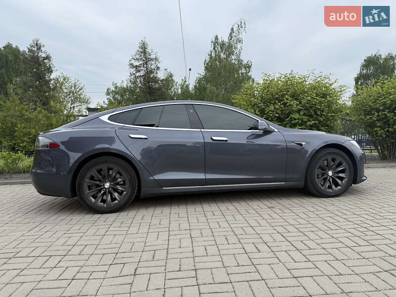 Лифтбек Tesla Model S 2019 в Львове