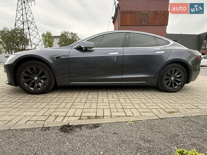 Лифтбек Tesla Model S 2019 в Львове