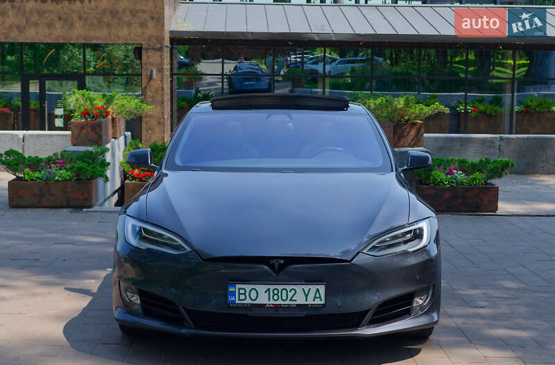 Лифтбек Tesla Model S 2018 в Киеве