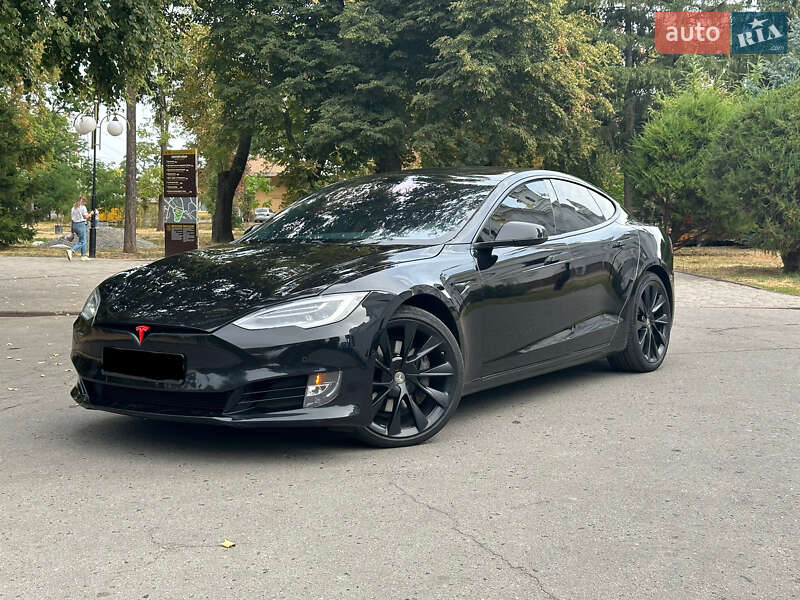 Лифтбек Tesla Model S 2018 в 