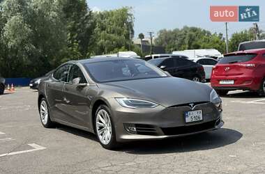 Лифтбек Tesla Model S 2016 в 