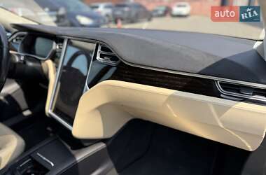 Лифтбек Tesla Model S 2016 в 