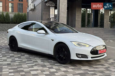 Лифтбек Tesla Model S 2014 в 