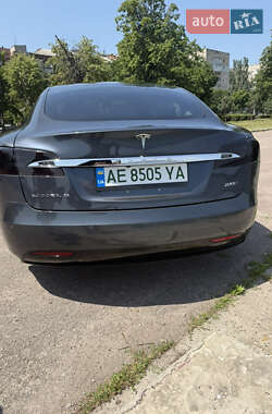 Лифтбек Tesla Model S 2017 в 