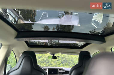 Лифтбек Tesla Model S 2013 в 