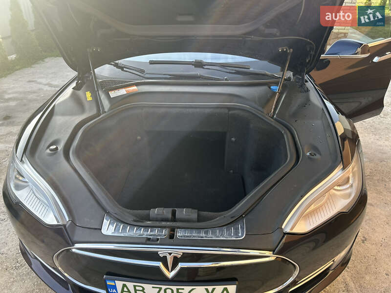 Лифтбек Tesla Model S 2013 в Виннице