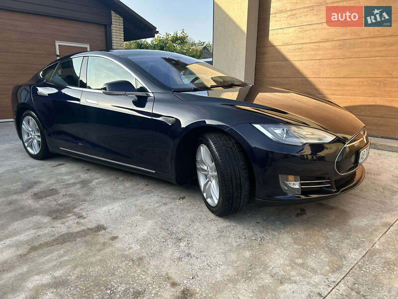 Лифтбек Tesla Model S 2013 в Виннице
