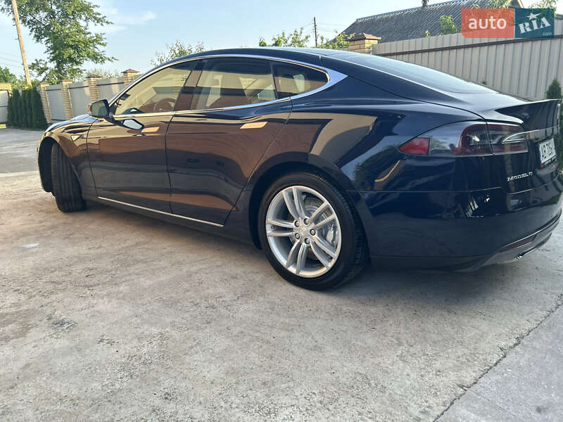 Лифтбек Tesla Model S 2013 в Виннице