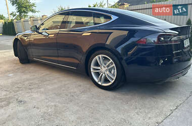 Лифтбек Tesla Model S 2013 в 