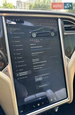 Лифтбек Tesla Model S 2013 в 