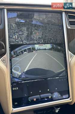 Лифтбек Tesla Model S 2013 в 