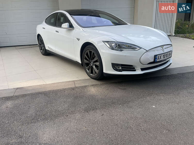 Ліфтбек Tesla Model S 2016 в Харкові