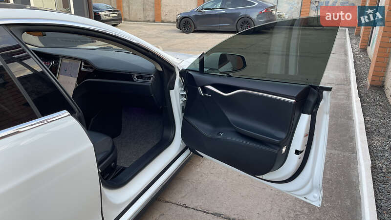 Ліфтбек Tesla Model S 2014 в Кривому Розі