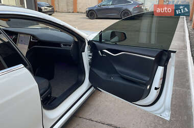 Лифтбек Tesla Model S 2014 в 