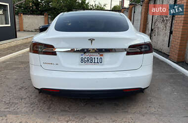 Лифтбек Tesla Model S 2014 в 