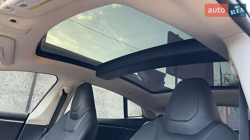Ліфтбек Tesla Model S 2014 в Кривому Розі