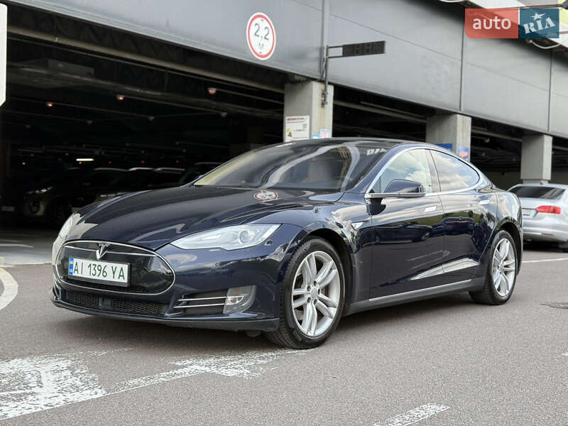 Ліфтбек Tesla Model S 2014 в Києві