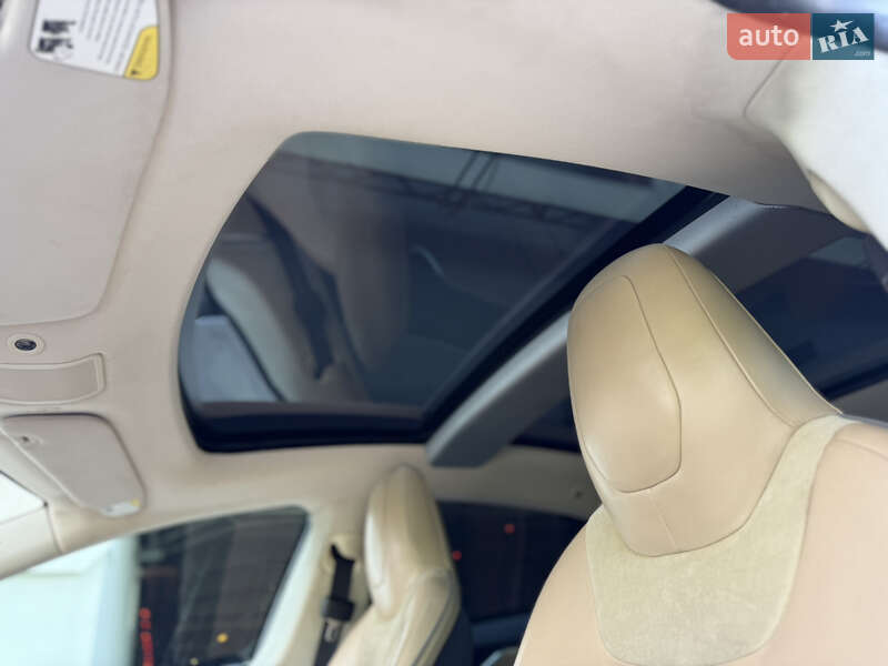Ліфтбек Tesla Model S 2014 в Києві